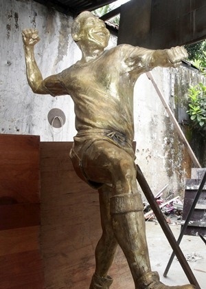 07.jan.2013 - Governo do RiJ divulga estátua em bronze de Pelé que ficará exposta no Maracanã