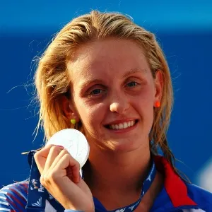 31.jul.2009 - Nadadora britânica Francesca Halsall exibe a medalha de prata que conquistou no mundial, nos 100 m livre - Clive Rose/Getty Images