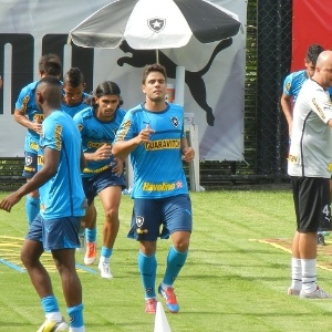 Henrique discutiu com Dória, se motivou e brilhou no treino com muitos gols - Bernardo Gentile/UOL Esporte