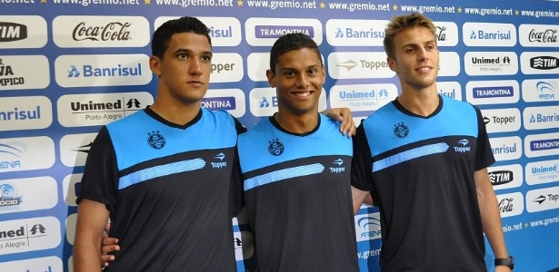 Sabiá (e), Gerson (c) e Bressan (d) são as apostas para o futuro da zaga do Grêmio - Marinho Saldanha/UOL Esporte