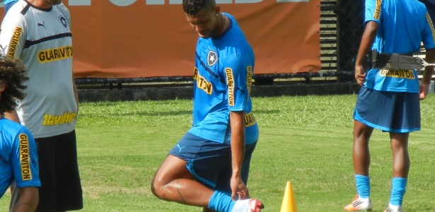 Zagueiro Antônio Carlos está recuperado de lesão, mas técnico quer preservá-lo - Bernardo Gentile/UOL Esporte