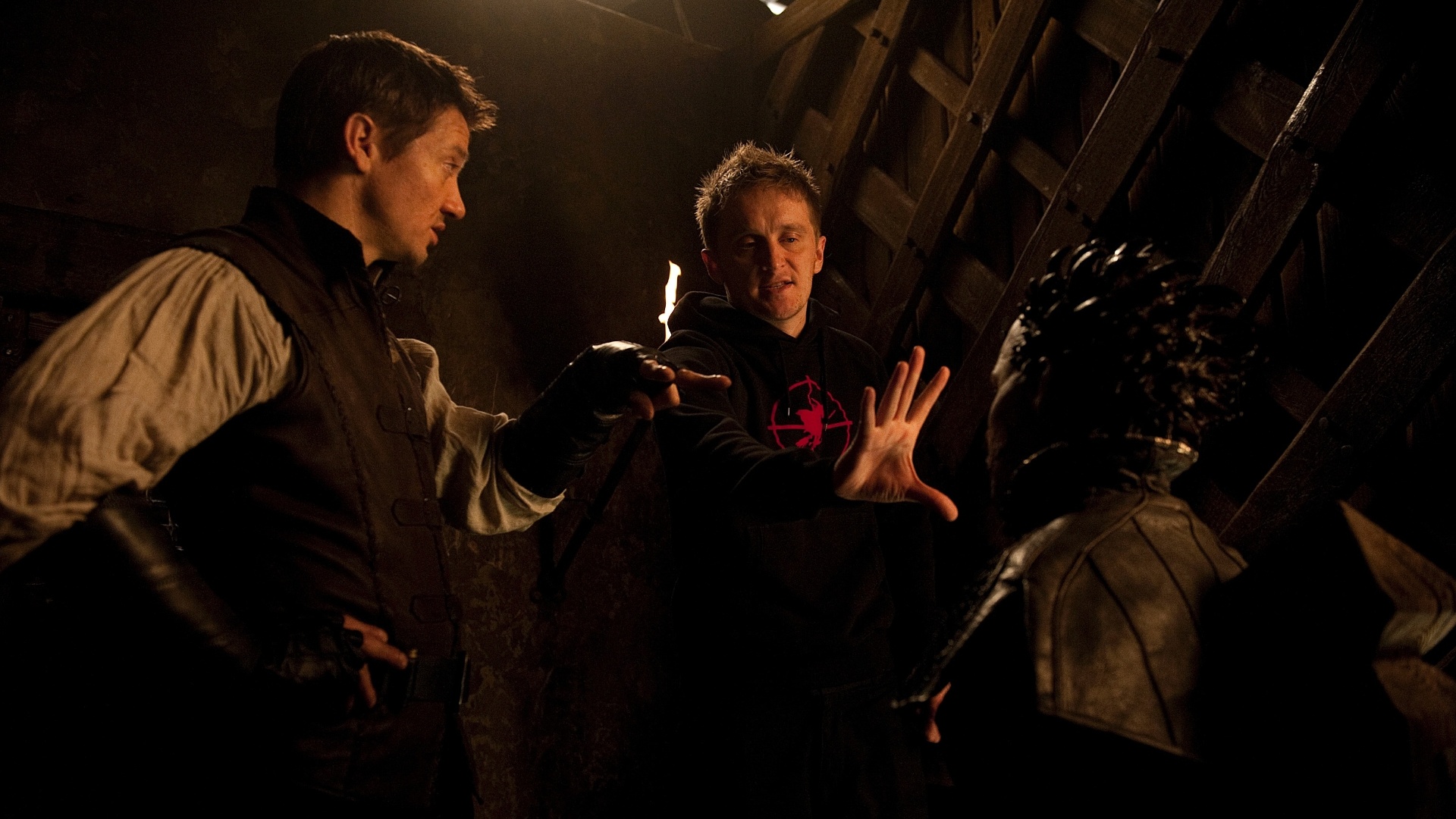 2013 - Com roteiro e direção de Tommy Wirkola,  "João e Maria: Caçadores de Bruxas" projeta o sombrio conto dos irmãos Grimm em um futuro em que os irmãos se unem para proteger o seu povo - Paramount/Divulgação