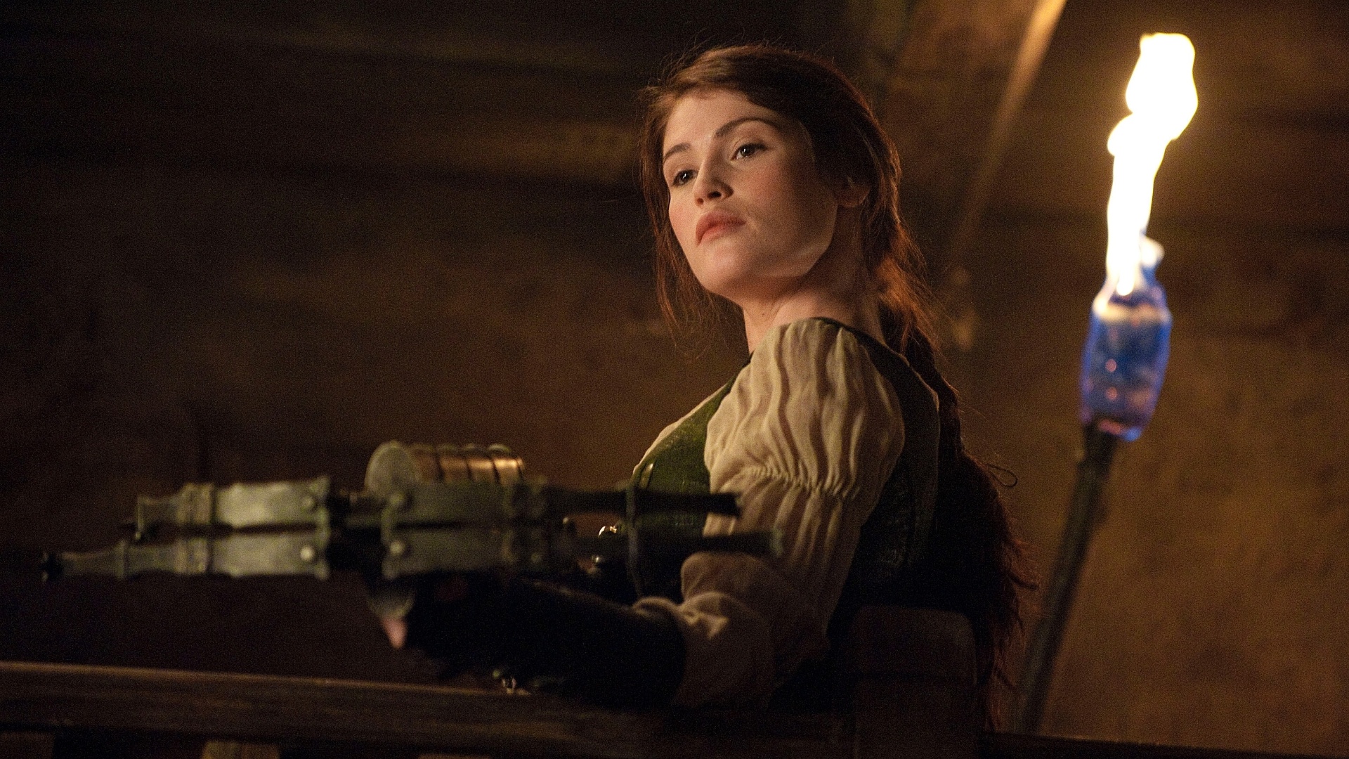 2013 - Depois de pegarem um gostinho por sangue quando crianças, João e Maria (Gemma Arterton) se tornaram vigilantes extremos, determinados a defender seu povo. - Paramount/Divulgação