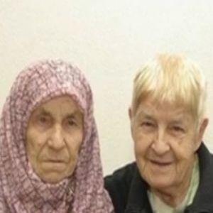 Irmãs Tanija Talic e Hedija Talic se reencontraram com ajuda do Facebook depois de 72 anos afastadas - Reprodução/Mashable
