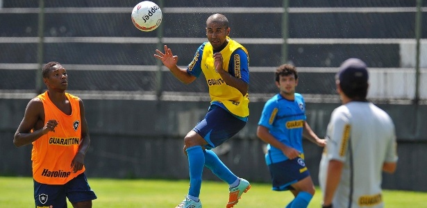 Júlio Cesar usou sua versatilidade para fugir da concorrência e ganhar espaço no elenco - Fernado Soutello/AGIF