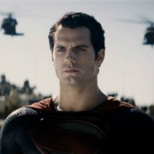 Nova imagem mostra Henry Cavill no papel de Super-Homem. O filme "O Homem de Aço" será lançado em 12 de julho no Brasil
