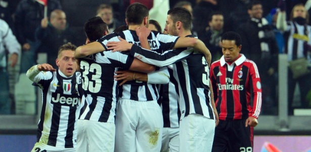Jogadores da Juventus comemoram o gol marcado por Giovinco contra o Milan - Giuseppe Cacace/AFP