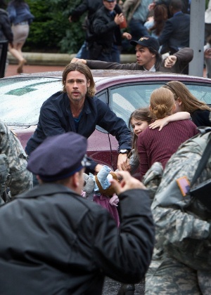 Cena do filme "Guerra Mundial Z", estrelado por Brad Pitt e baseado em obra homônima de Max Brooks - Divulgação