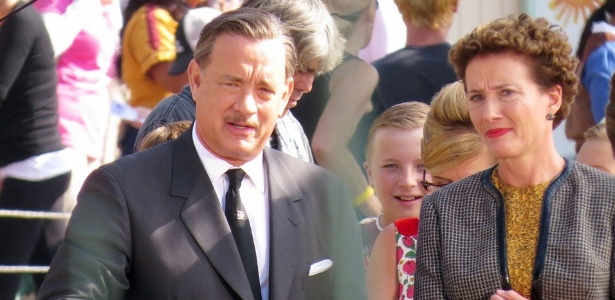 Tom Hanks e Emma Thompson durante as filmagens de "Saving Mr. Banks", em que o ator interpreta Walt Disney e ela é P.L. Travers - Divulgação