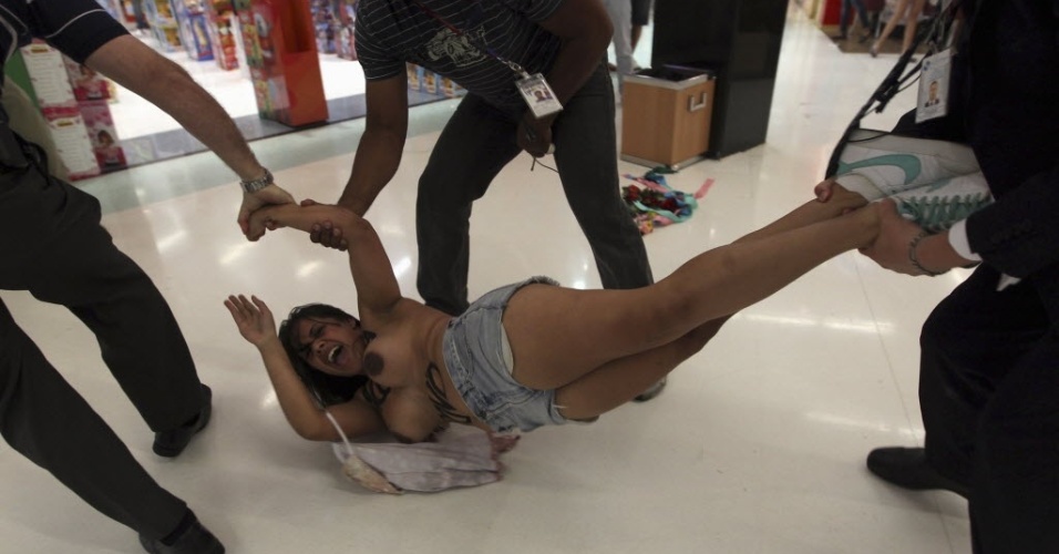 Integrante do Femen no Santana Parque Shopping