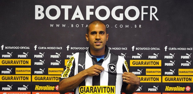 Julio Cesar foi apresentado pelo Botafogo e prevê disputa sadia com M. Azevedo - Fernando Soutello/AGIF