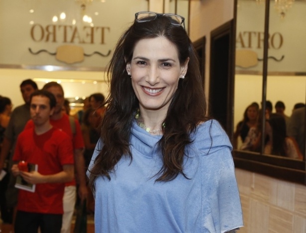 9.jan.2013 - A atriz Virgínia Cavendish vai à estreia do espetáculo "Oportunidade Rara", de Hamilton Vaz Pereira, no Teatro dos Quatro, na zona sul do Rio - Roberto Filho/AgNews