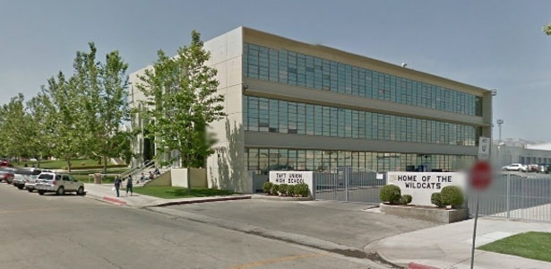 Frente da escola Taft Union High School, em Taft, na Califórnia - Reprodução/Google