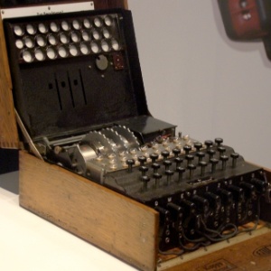 Máquina de criptografar mensagens usada pelos nazistas está em exposição em Porto Alegre - Divulgação/UFRGS