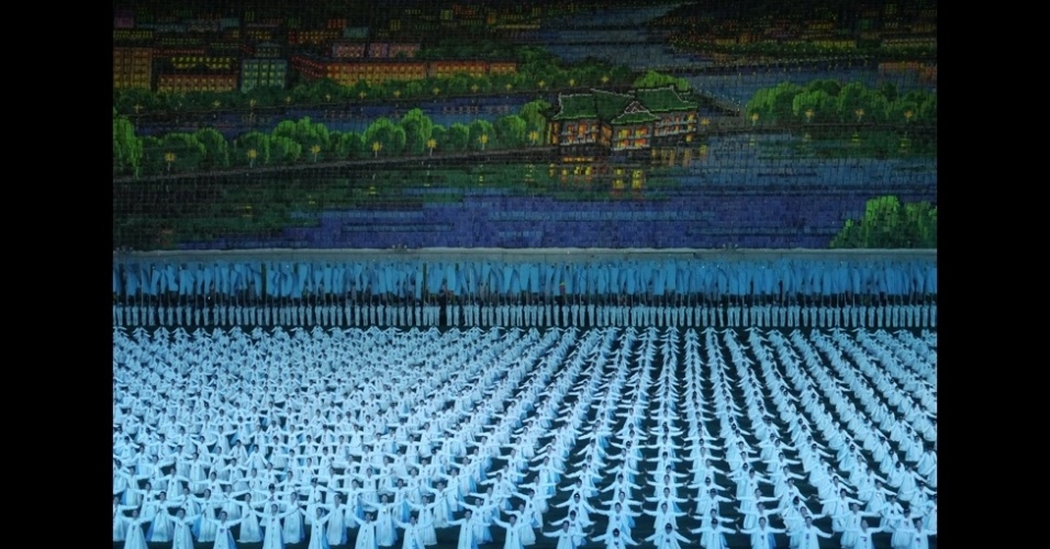 O festival Arirang é uma fonte de grande orgulho para os norte-coreanos, que acreditam que a minuciosa coreografia para criar os mosaicos mostra a unidade de propósito do povo e a dedicação de cada indivíduo em benefício da sociedade como um todo - Jeremy Hunter/Divulgação