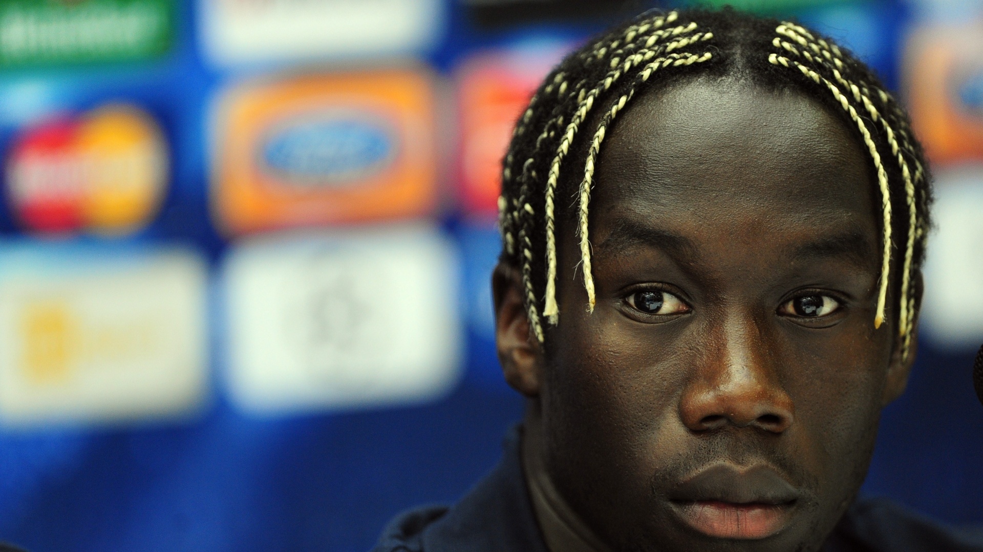 O francês Bacary Sagna, do Arsenal e da seleção francesa, foi sexto colocado na lista dos piores cabelos do The Sun - AFP PHOTO / GIUSEPPE CACACE