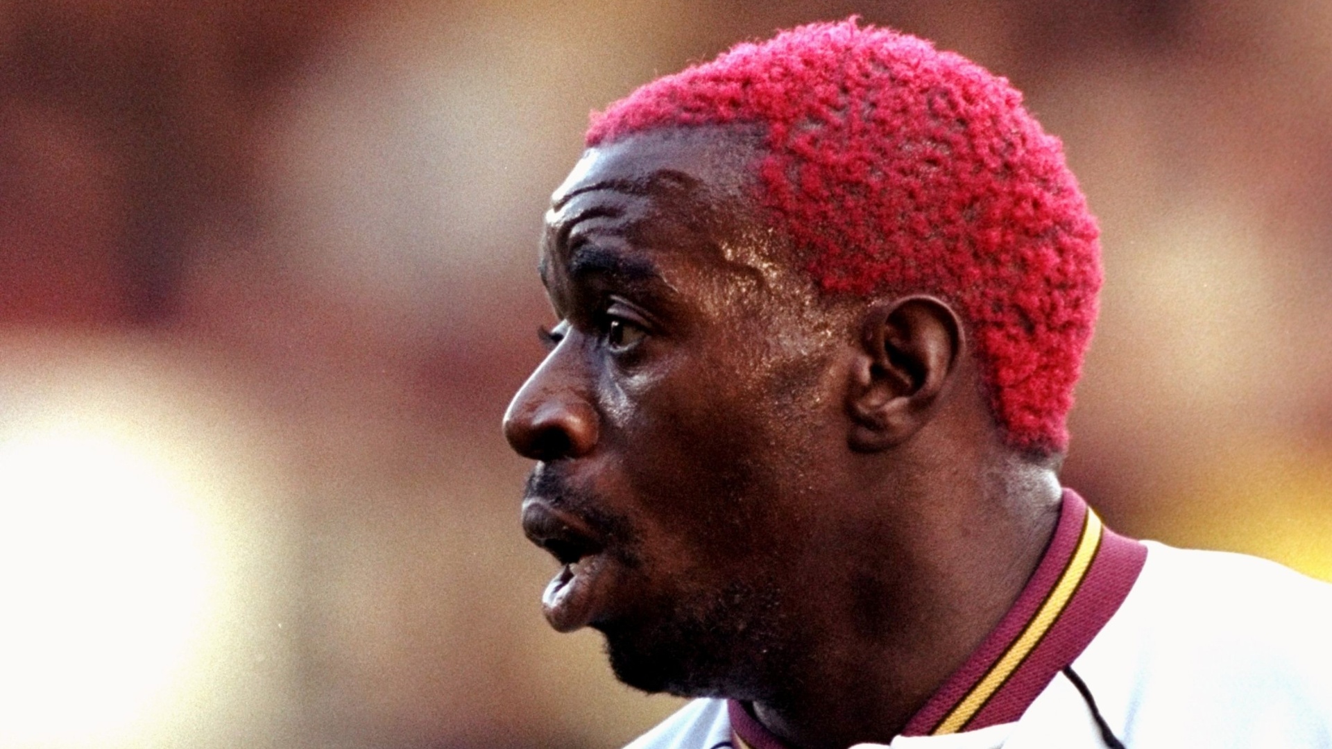 O inglês Jamie Lawrence costumava pintar o cabelo de uma cor diferente a cada semana. - Stu Forster /Allsport/Getty Images