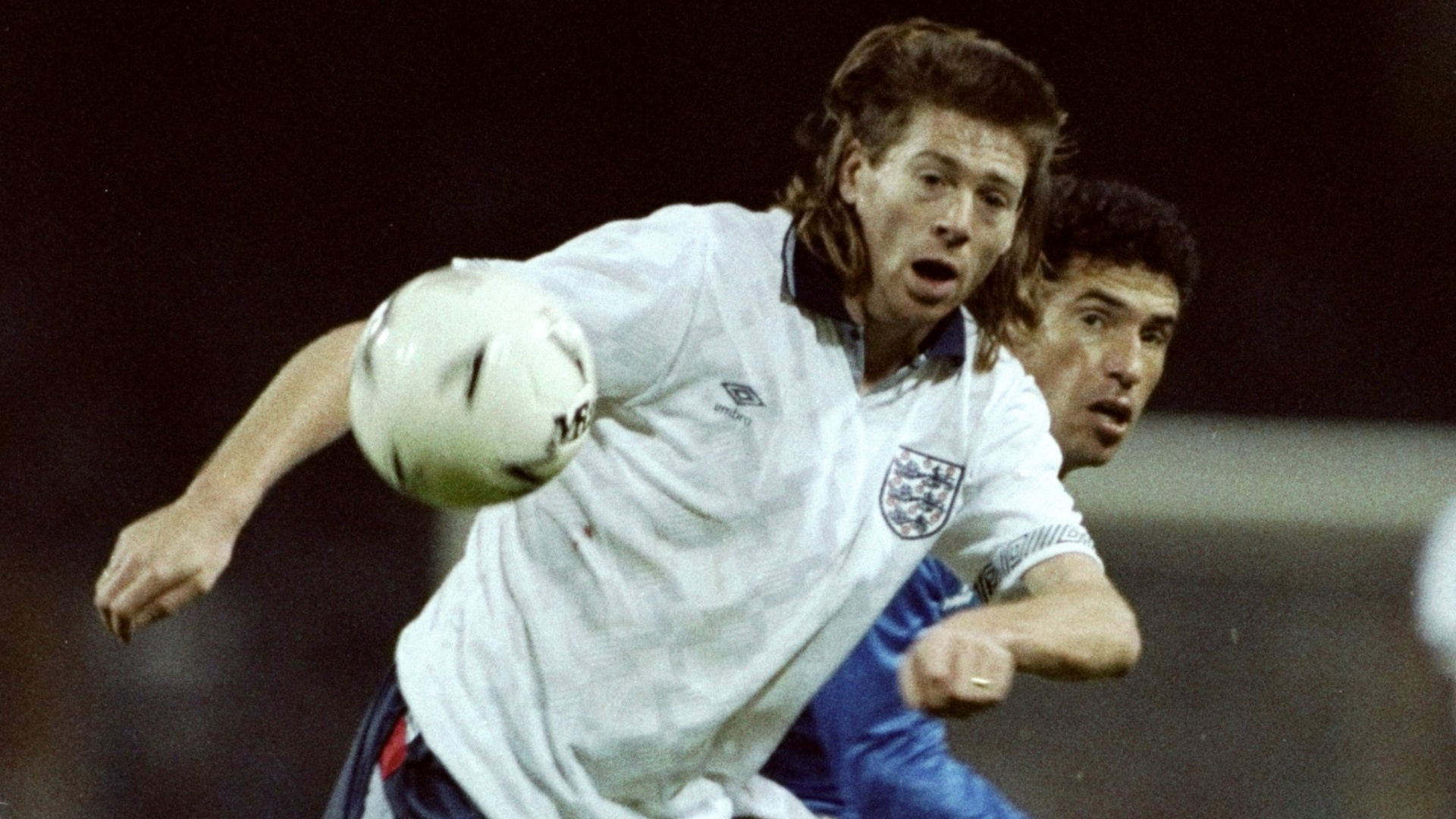 Os super mullets do inglês Chris Waddle marcaram a seleção da Inglaterra nos anos 80 - Simon Bruty/Allsport/Getty Images