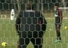 Robinho desafia goleiro Gabriel, erra todas e paga mico em treino do Milan; assista - Reprodução