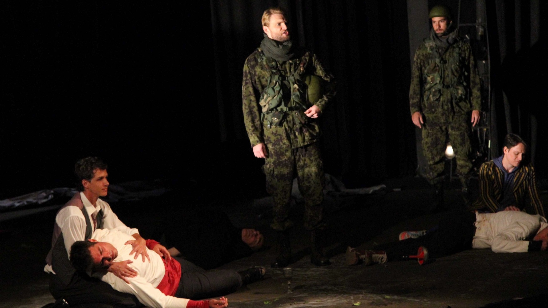 11.jan.2013 - A peça "Hamlet" reestreia no Teatro Tuca, em São Paulo, com Thiago Lacerda - Thiago Duran/AgNews