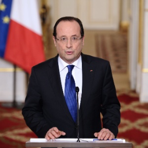 Alvo de críticas e impaciência, a licença parental foi promessa de campanha de François Hollande - Lionel Bonaventure/AFP