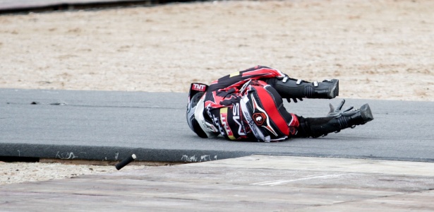Piloto brasileiro Henrique Balestrini, o "Zóio", sofreu grave acidente durante o aquecimento para o treino da Copa Brasil de Motocross Freestyle - RUDY TRINDADE/FRAME/ESTADÃO CONTEÚDO