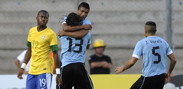 Uruguaios comemoram gol contra o Brasil no Sul-Americano sub-20 - AFP/ALEJANDRO PAGNI