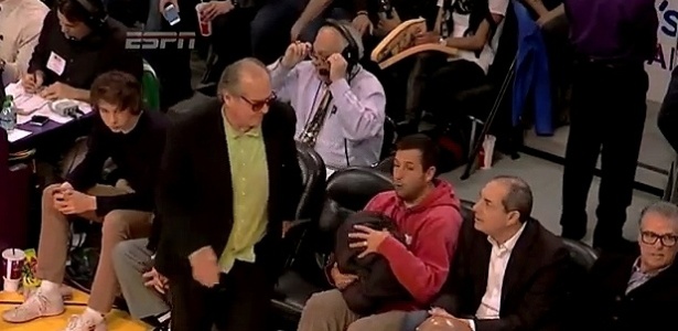 Inconformado, Jack Nicholson deixou o Staples Center antes do fim do revés dos Lakers - Reprodução/ESPN