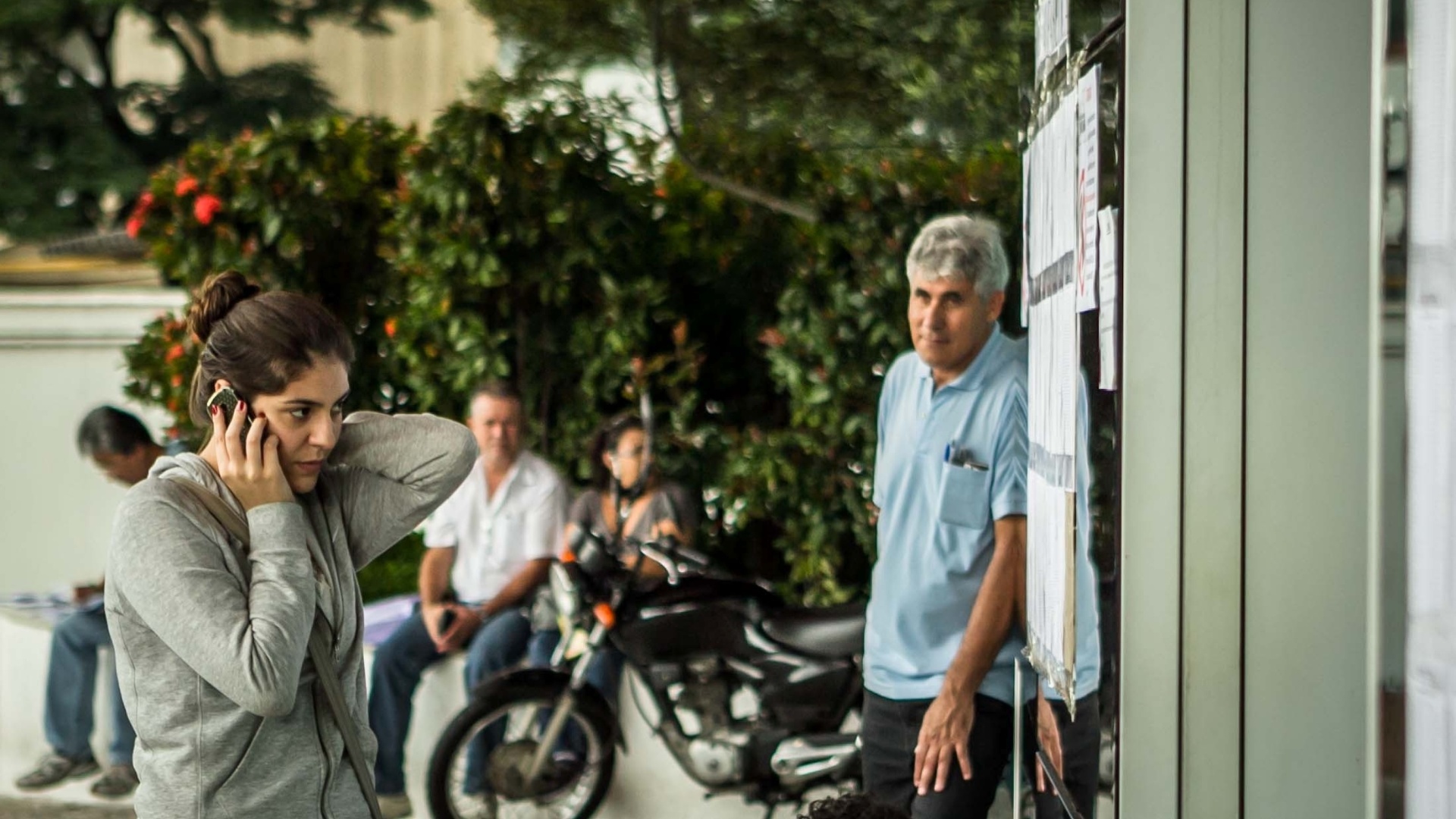 13.jan.2013 - A candidata Laís Rios também chegou atrasada em local de prova da capital paulista e perdeu a segunda fase do vestibular 2013 da Unicamp (Universidade Estadual de Campinas). A estudante contou que saiu às 12h30 de Guarulhos, pois achava que os portões abririam às 14h - a prova começou às 13h - Leandro Moares/UOL