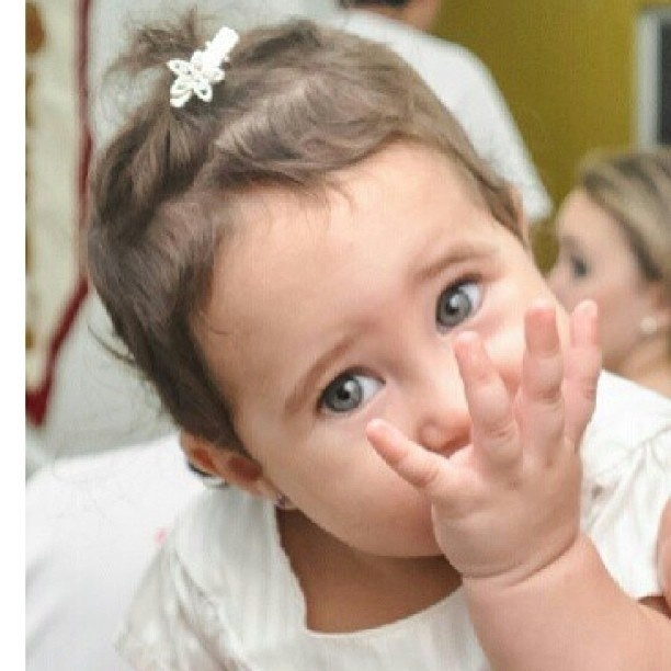 13.jan.2013 - Perlla publica foto da filha mandando beijo
