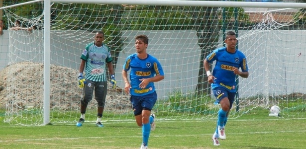 Fellype Gabriel marcou o gol da vitória dos titulares sobre o Macaé, que bateu os reservas - Bernardo Gentile/UOL Esporte