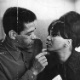 O jogador de futebol, Mané Garrincha, e a cantora Elza Soares, posam para foto em 1969 - Acervo UH/Folhapress - Negativo: 13117.69