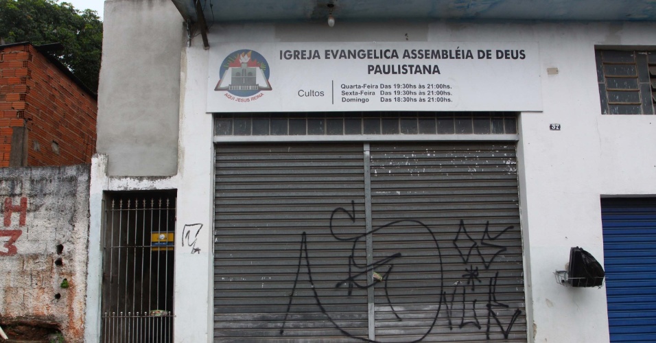 14.jan.2013 - Homens armados atiraram contra duas pessoas em frente a uma igreja evangélica, na cidade de Itapevi, região metropolitana de  São Paulo. Uma pessoa morreu e outra ficou ferida
