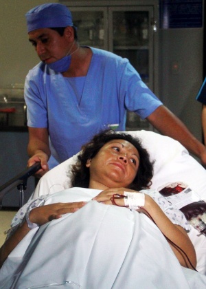 Enfermeira ajuda Salud Romero, 31, mulher que deu à luz sêxtuplos no México - Enrique Castro/AFP
