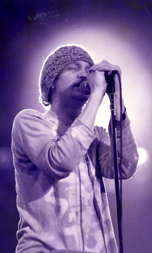 15 jan.1993 - Layne Stanley, vocalista do Alice In Chains, durante apresentação da banda no Hollywood Rock, em São Paulo. No show, eles tocaram músicas como "Bleed the Freak", "Would?" e "Them Bones", e fecharam com "Man in the Box". Layne morreu em abril de 2002 vítima de overdose - Pisco Del Gaiso/Folhapress