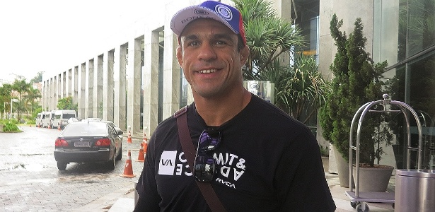 Cansado, Vitor Belfort chega a São Paulo para a disputa do UFC - Luiz Paulo Montes/UOL