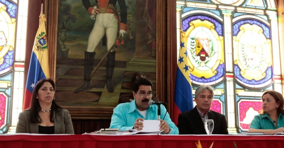 15.jan.2013 - Nicolás Maduro, vice-presidente da Venezuela discursa durante o Conselho Federal de governo, em Caracas, na venezuela. Ele afirmou que o presidente Hugo Chávez está "subindo a montanha" de sua recuperação contra o câncer e "avançando". Chavez está em Cuba desde de sua operação, em 11 de dezembro de 2012