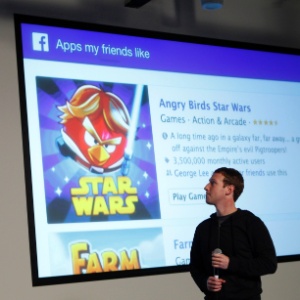 Mark Zuckerberg, diretor-executivo do Facebook, apresenta recurso Graph Search na sede da empresa em Menlo Park, Califórnia. Na imagem, uma tela da funcionalidade que permite buscar, por exemplo, os "aplicativos que meus amigos mais gostam" - Robert Galbraith/Reuters