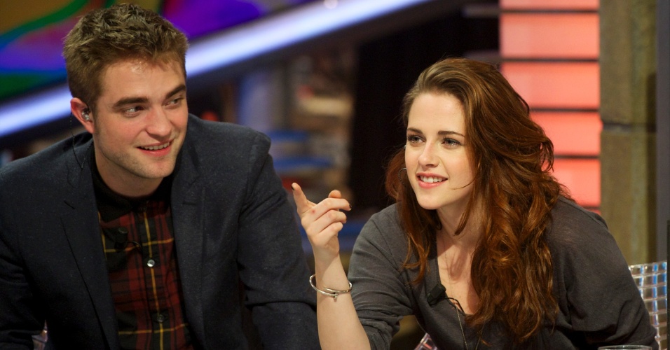 15.nov.2012 - Robert Pattinson e Kristen Stewart participam do programa 