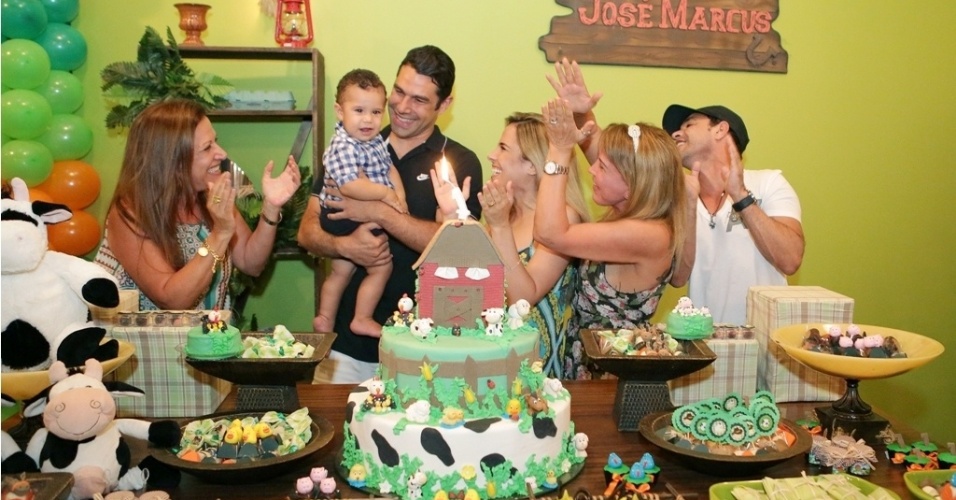 16.jan.2013 - Wanessa celebrou o primeiro ano do filho, José Marcus, com festa na fazenda da família em Goiânia