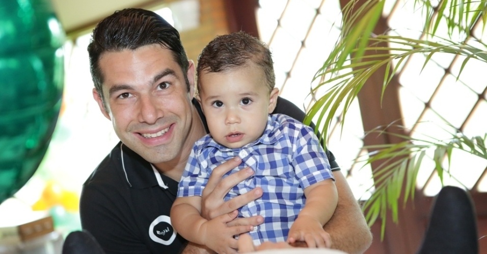 16.jan.2013 - Wanessa e o marido, Marcus Buaiz, celebraram o primeiro ano do filho, José Marcus, com festa na fazenda da família em Goiânia