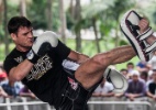 Bisping revê em São Paulo pressão e drama por nova chance de disputar título do UFC