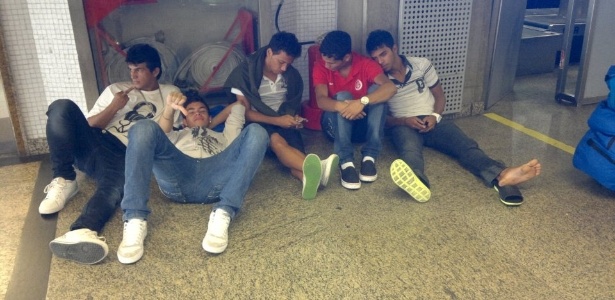 Sem dinheiro, jogadores do Nacional-AM passaram fome e dormiram em aeroporto - Reprodução/Facebook Diego Ferreira