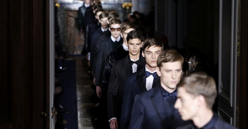 16.jan.2013 - A coleção apresentada pela Valentino mostrou looks elegantes em tonalidades sóbrias - EFE