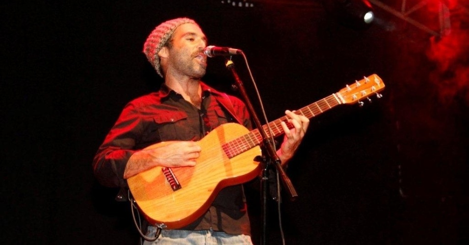 16.jan.2013 - Rogê comemora parceria com Arlindo Cruz em músicas lançadas recentemente com show no Circo Voador nesta quarta-feira - Onofre Veras/AgNews