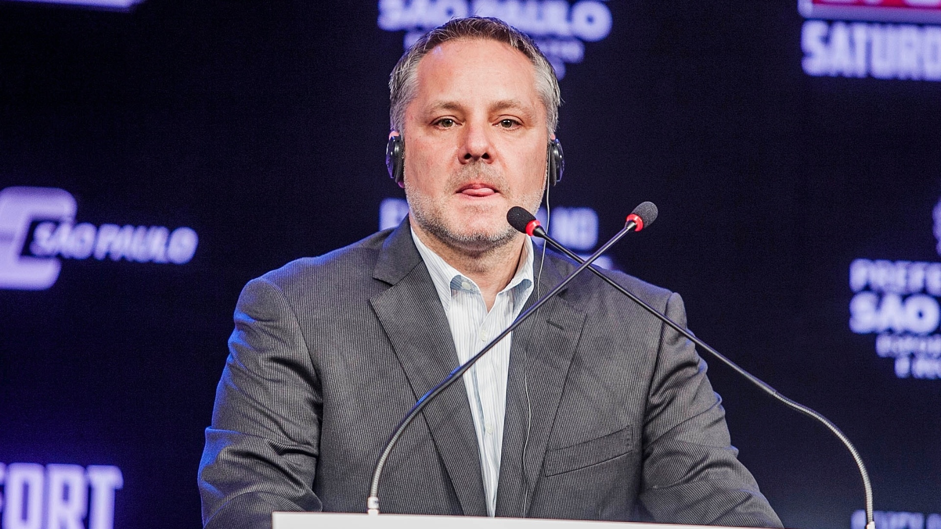 17.jan.2013 - Marshall Zelaznik, diretor de desenvolvimento internacional do UFC, comanda a coletiva do UFC SP - Leonardo Soares/UOL