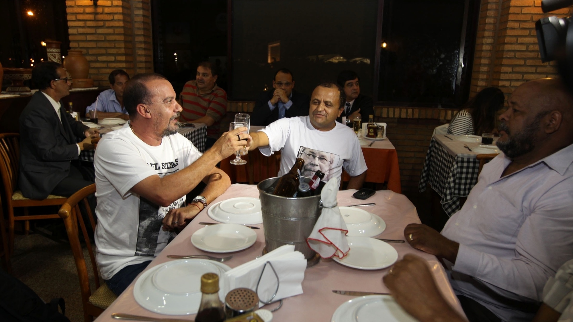 17.jan.2013 - PT realiza jantar em Brasília para pagar multas de condenados no mensalão - Roberto Jayme/UOL