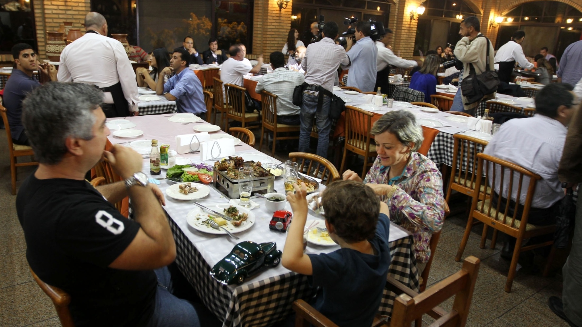 17.jan.2013 - PT realiza jantar em Brasília para pagar multas de condenados no mensalão - Roberto Jayme/UOL