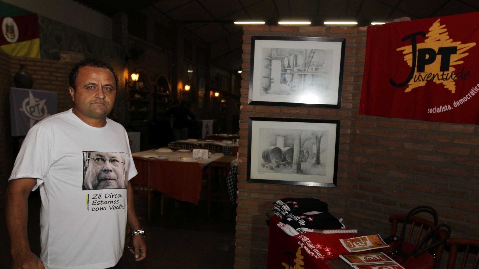 17.jan.2013 - PT realiza jantar em Brasília para pagar multas de condenados no mensalão - Roberto Jayme/UOL