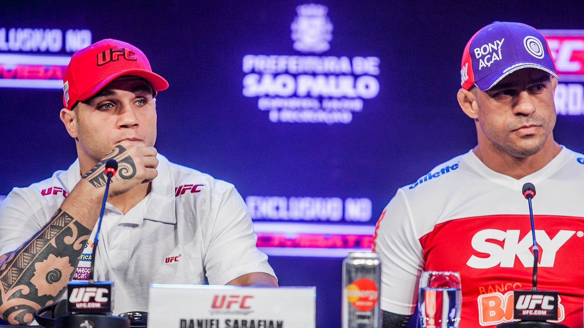 17.jan.2013 - Sarafian e Belfort lado a lado na entrevista coletiva do UFC SP - Leonardo Soares/UOL